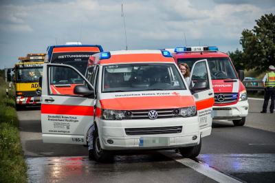 Neuhausen: LKW-Reifen brannte Auf der A8 - 2 Verletzte und erhebliche Verkehrsbehinderungen